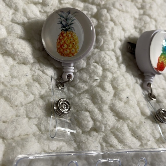 New pineapple lanyard clips - Picture 2 of 5